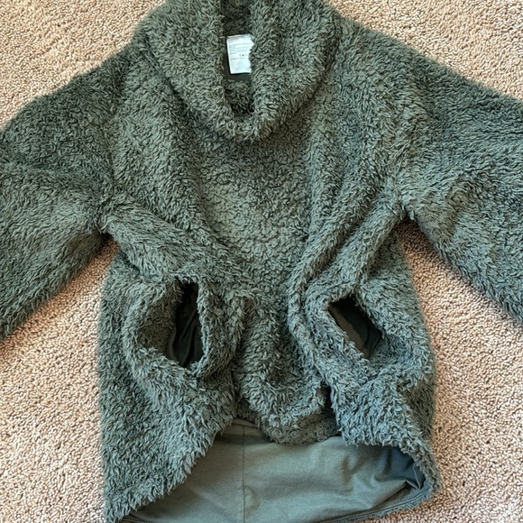 Lululemon Warm Sherpa Pullover - Picture 3 of 5